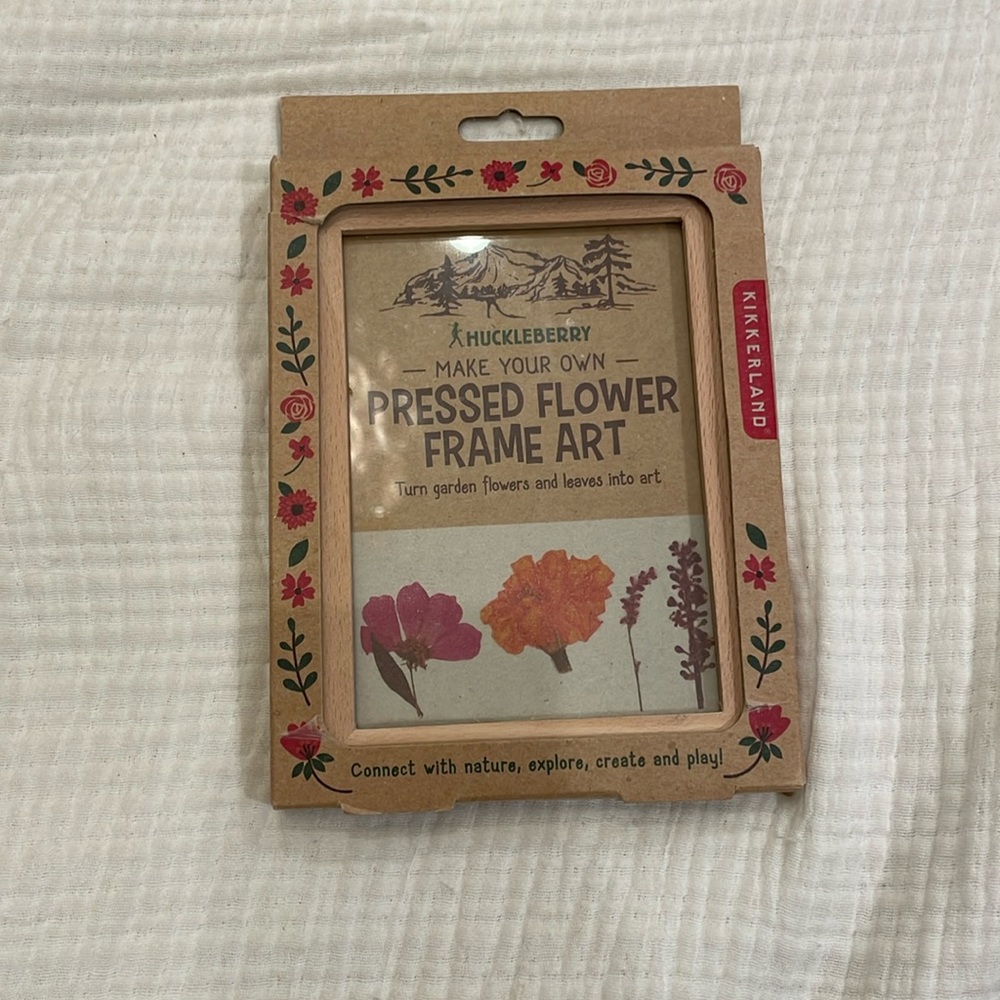 Make Your Own Pressed Flower Frame Art